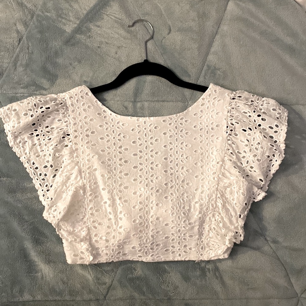 NWOT Lulu’s Sun Soaked White Eyelet Lace Backless Crop Top (Small)